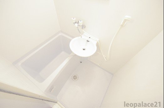 レオパレスマドンナの浴室|備品や設備仕様は号室等により異なります現地をご確認下さい。