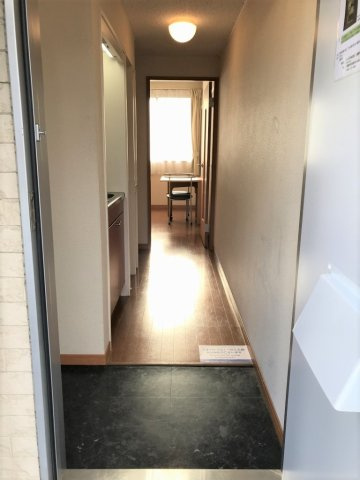 レオパレスサンモールⅡの玄関|　