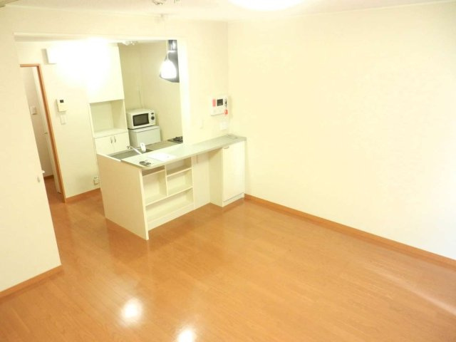 レオパレスウォームコーポ深阪の居間・リビング|家具家電つきのお部屋