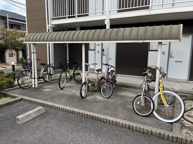レオパレスアニマリートのその他|屋根付き駐輪場