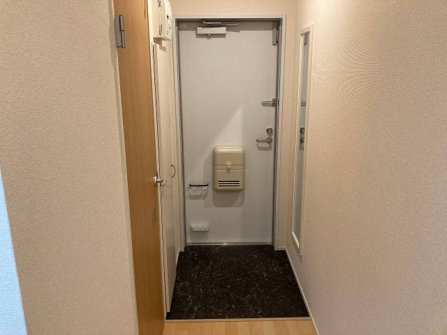 クレイノグランメゾン　アオイの玄関