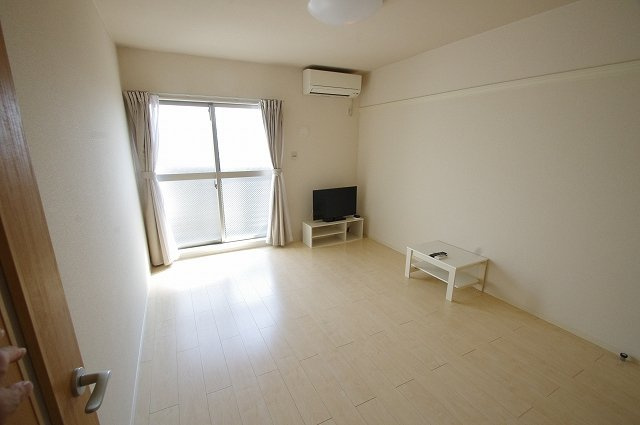 クレイノグランメゾン　アオイの居間・リビング