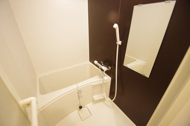 クレイノグランメゾン　アオイの浴室