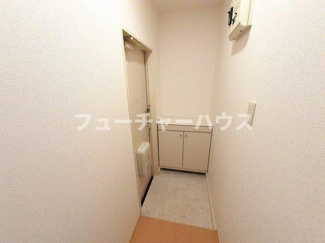 プラドール岡崎の玄関