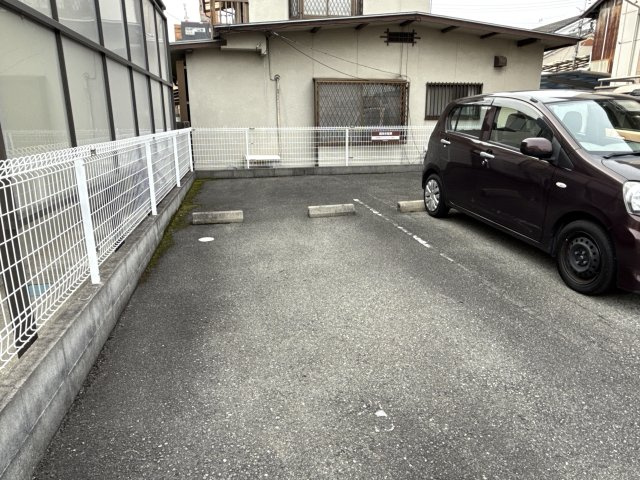 セルベイユⅢの駐車場