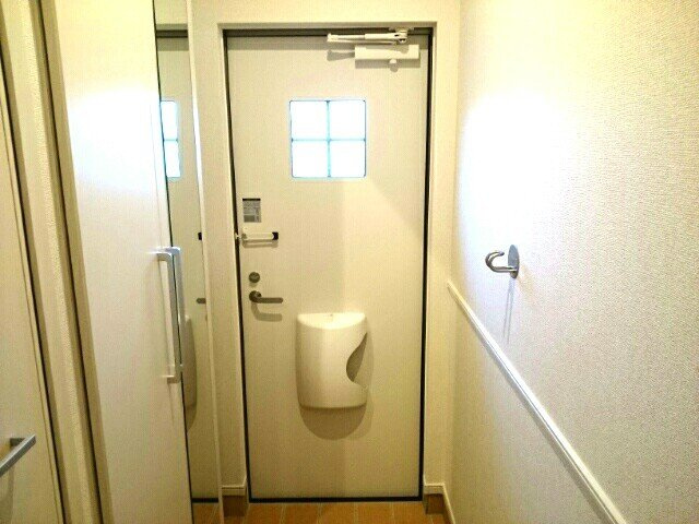 アドニスＡの玄関