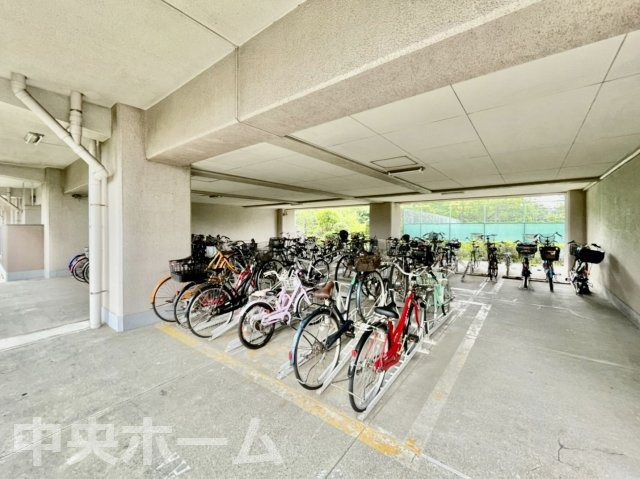 南砂四丁目住宅の駐輪場|【自転車置き場】最新の空き状況や費用などの詳細は担当スタッフまでお問い合わせください。