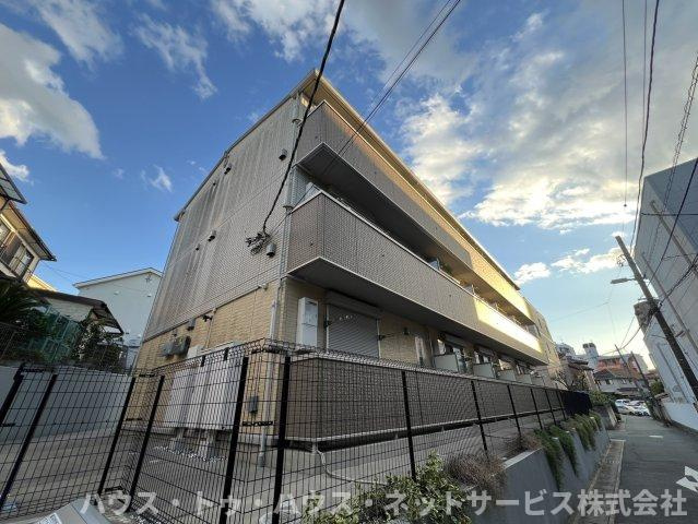アドラブールの外観