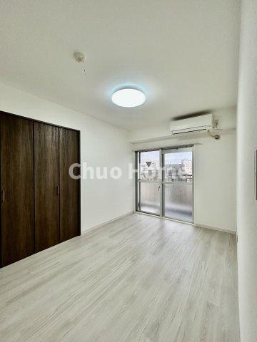 ジャルダン田端の洋室|【洋室】快適に過ごす条件は、一人ひとり違います。だからこそ飾り過ぎないシンプルな内装と偏り過ぎないデザインで統一しております。居住していく中でオーナー様だけの【マイホーム】に創り上げて下さい