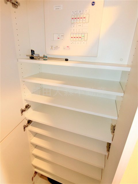 コンフォリア・リヴ西蒲田の収納|玄関収納