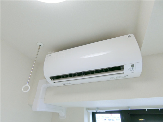 コンフォリア・リヴ西蒲田の設備|エアコン　取り外し可能な室内物干し金具！