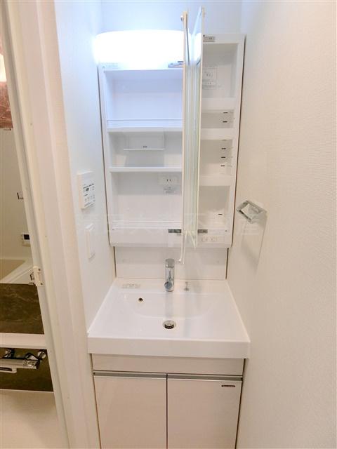 コンフォリア・リヴ西蒲田の洗面所