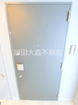 コンフォリア・リヴ西蒲田の玄関