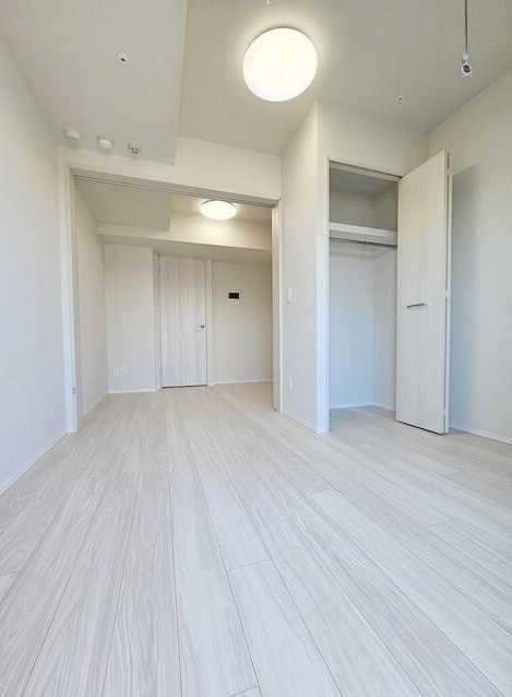 コンフォリア・リヴ西蒲田のその他|洋室4帖　エアコン　取り外し可能な室内物干し！