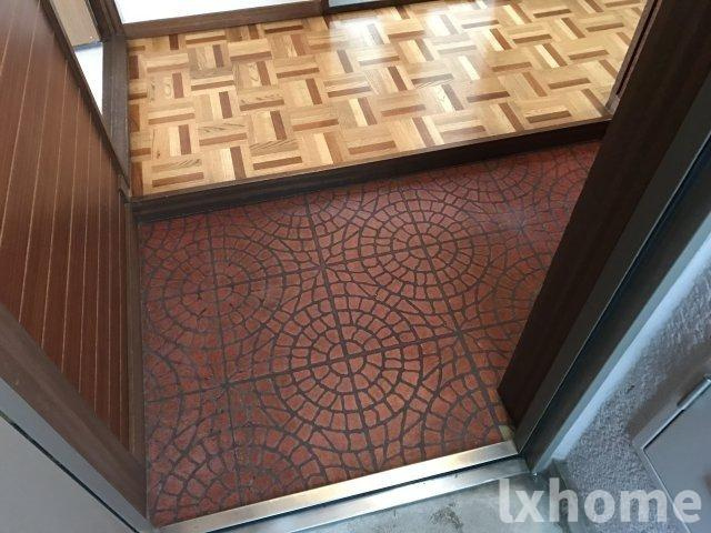 メゾネートの玄関