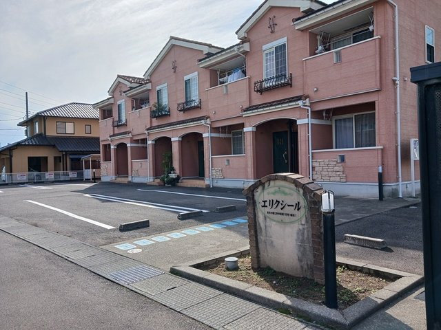 エリクシ－ルの駐車場