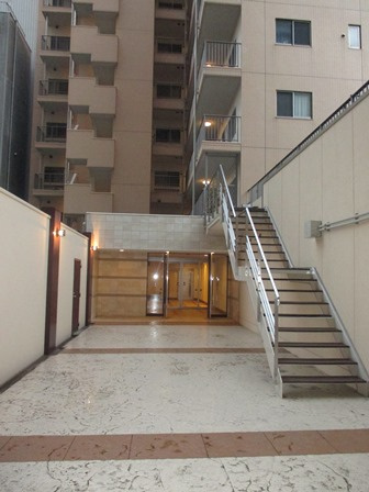 福岡市中央区舞鶴１丁目の賃貸マンションのエントランス