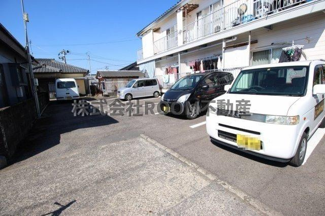 ベアパレスエンジョイの駐車場
