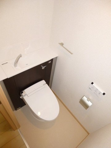 カーサ・ブルーのトイレ|落ち着いた色調のトイレです