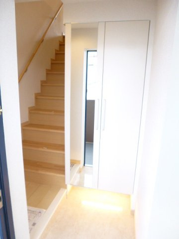 カーサ・ブルーの玄関|明るい玄関です