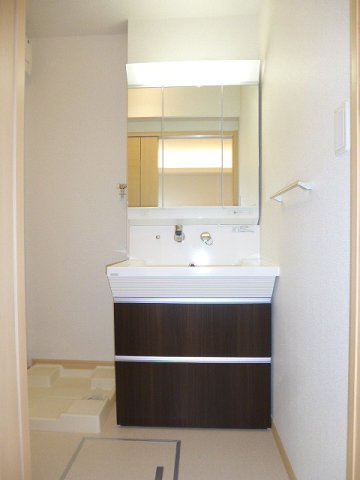 カーサ・ブルーの洗面所|忙しい朝には欠かせない洗面所です