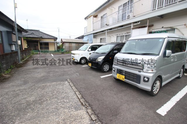 ベアパレスエンジョイの駐車場