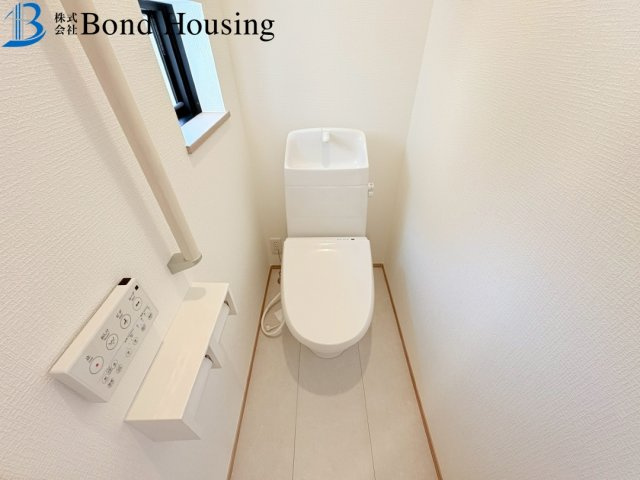 全7区画　WIC付き　二見町東二見　F号棟　新築戸建のトイレ