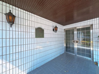 【その他】 | ロイヤルマンション西新☆仲介手数料無料☆ | 大通りから一本入った閑静な住宅街のため、利便性を手放さずに落ち着いた暮らしを求める方にぴったりの環境です。