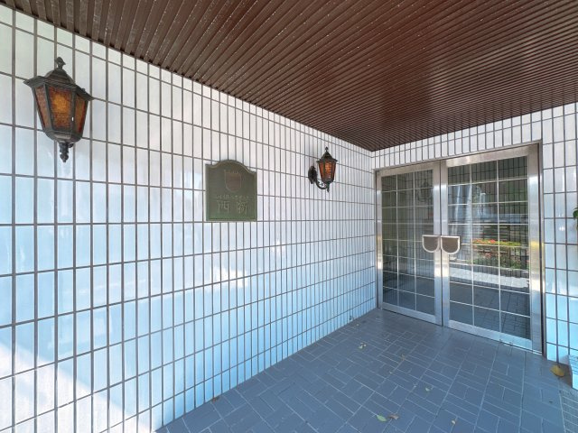 【その他】 | ロイヤルマンション西新☆仲介手数料無料☆ | 大通りから一本入った閑静な住宅街のため、利便性を手放さずに落ち着いた暮らしを求める方にぴったりの環境です。