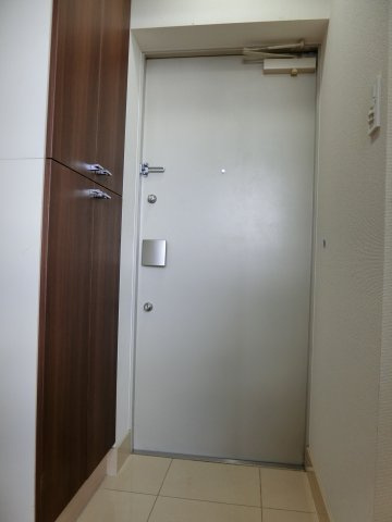 レグラス横浜西口の玄関