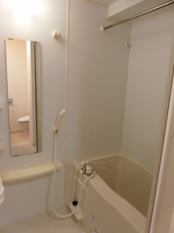 レグラス横浜西口の浴室