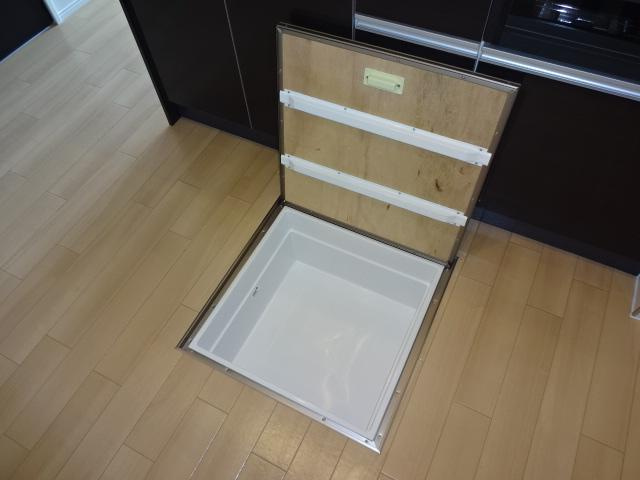 ｍｉｌｌｅ　ｅｕｐｈｏｒｉａの収納|キッチン床下