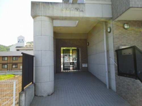 シエル青山のエントランス
