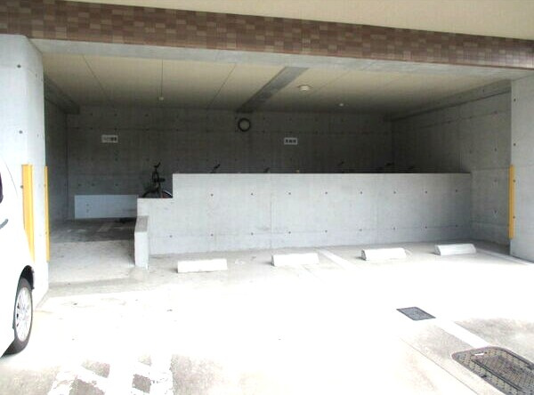 オリジン社が丘の駐車場