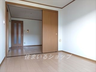 安芸高田市吉田町吉田の賃貸マンションの居間・リビング