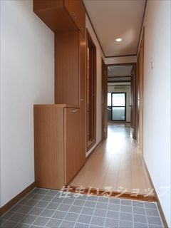 安芸高田市吉田町吉田の賃貸マンションの玄関|大型シューズボックス