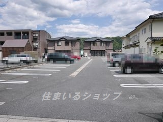 安芸高田市吉田町吉田の賃貸マンションの駐車場
