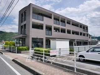 安芸高田市吉田町吉田の賃貸マンションの外観|玄関側の外観です