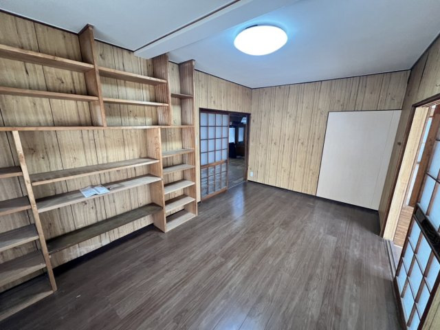 古城町戸建ての洋室