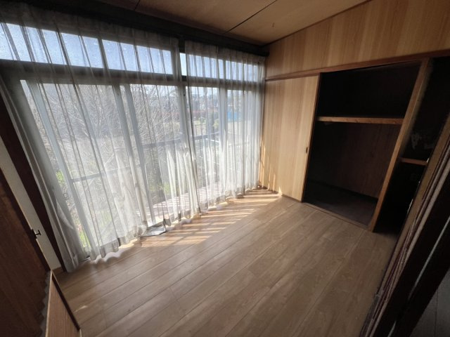 古城町戸建ての洋室