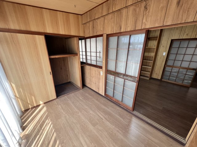 古城町戸建ての洋室