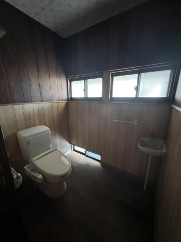 古城町戸建てのトイレ