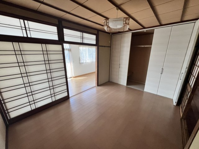古城町戸建ての洋室
