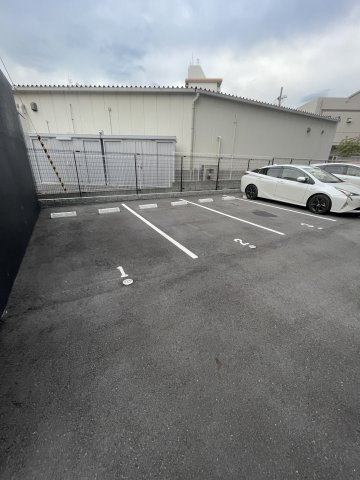 アドバンス神戸パーチェの駐車場