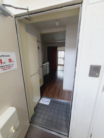 サンハイツバロンⅡの玄関