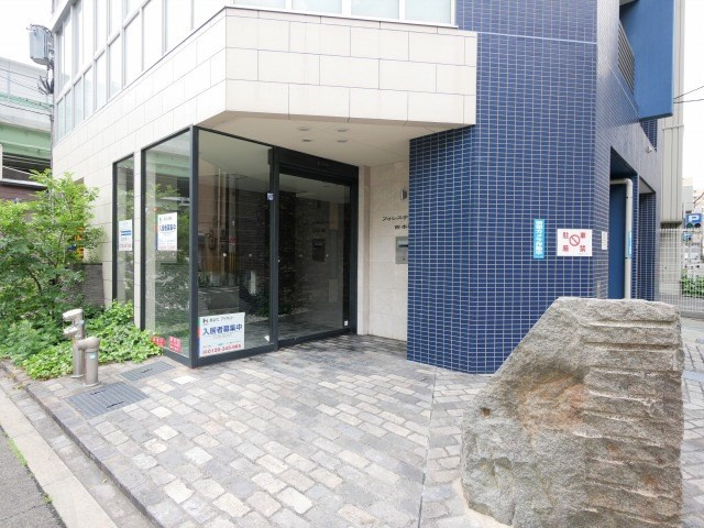 フォレステージュ西本町のエントランス
