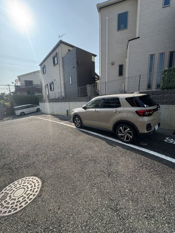 ガーデンコート楠ヶ丘の駐車場