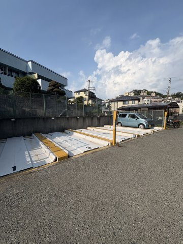 ガーデンコート楠ヶ丘の駐車場