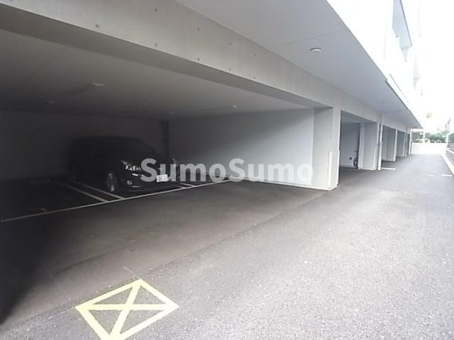 リアライズ神戸WESTの駐車場