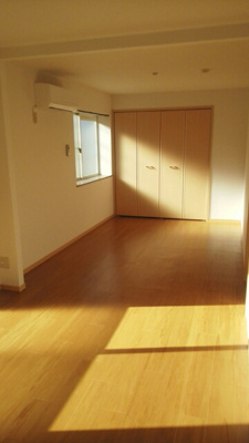 【居間・リビング】 | ロイヤルエステート神明Ａ | おしゃれな居間です